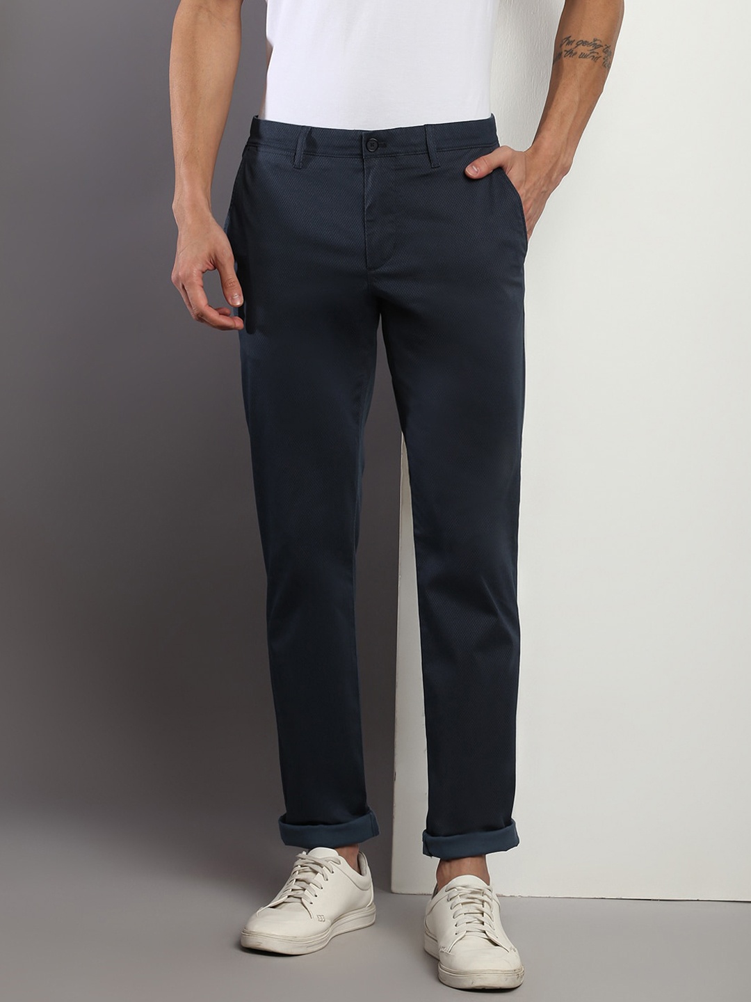 

Tommy Hilfiger Men Regular Fit Mid-Rise Chinos, Blue
