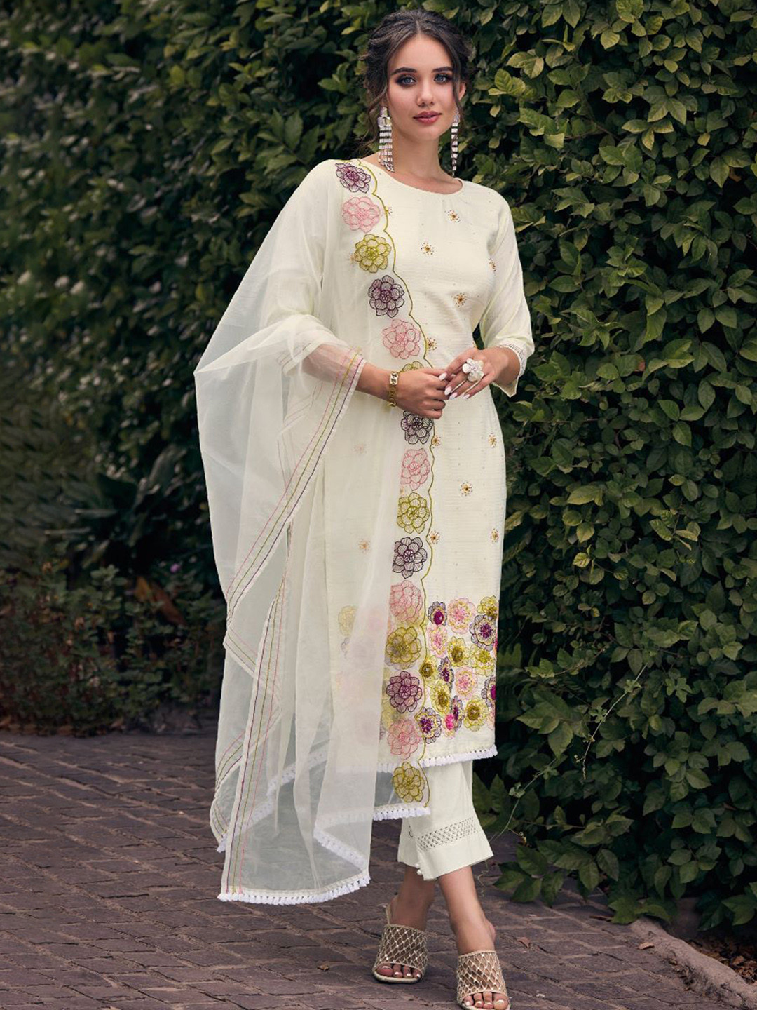 

AUTUMN LANE Floral Embroidered Pure Cotton Kurta With Trousers & Dupatta, White