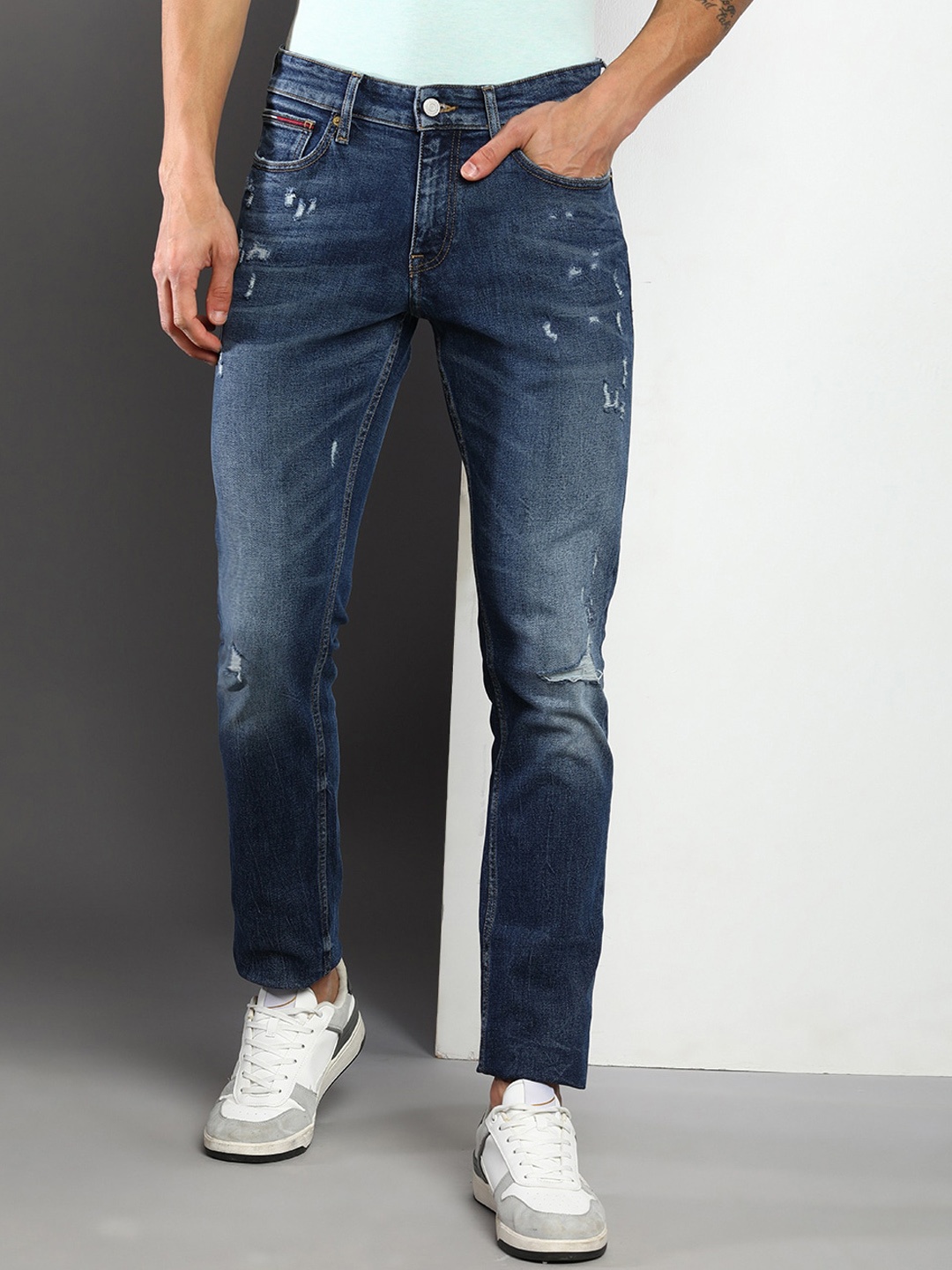

Tommy Hilfiger Men Slim Fit Mildly Distressed Light Fade Jeans, Blue