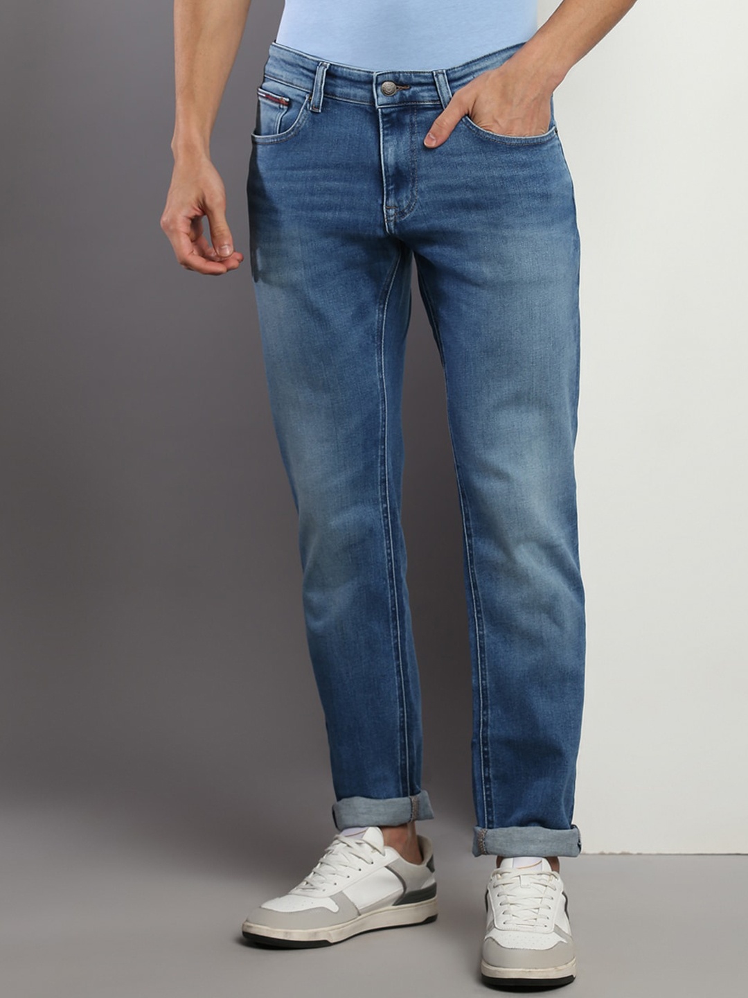 

Tommy Hilfiger Men Slim Fit Light Fade Stretchable Jeans, Blue