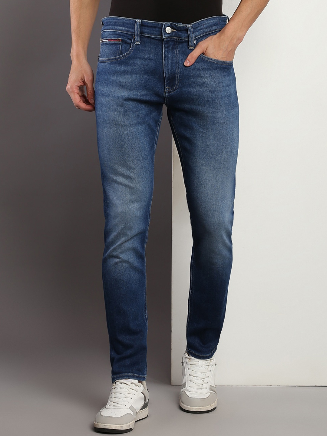 

Tommy Hilfiger Men Tapered Fit Light Fade Stretchable Jeans, Navy blue