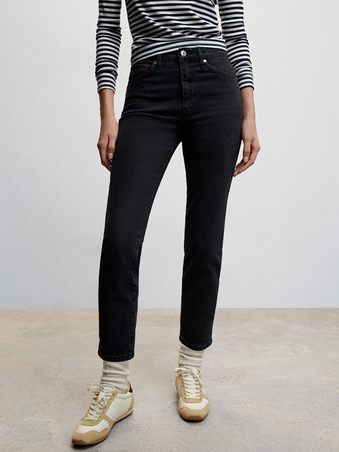 

MANGO Women Slim Fit Stretchable Cropped Jeans, Black