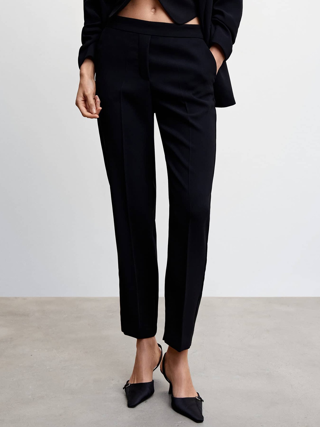 

MANGO Women Pleated RegularTrousers, Black