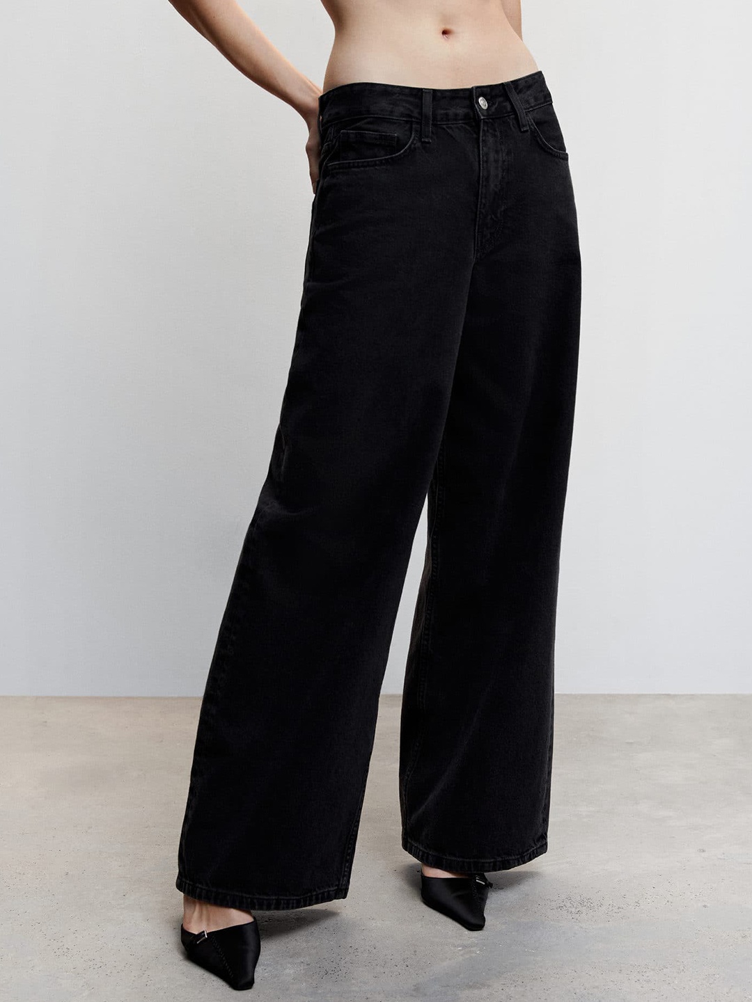 

MANGO Women Wide Leg Low-Rise Oversized Stretchable Jeans, Black