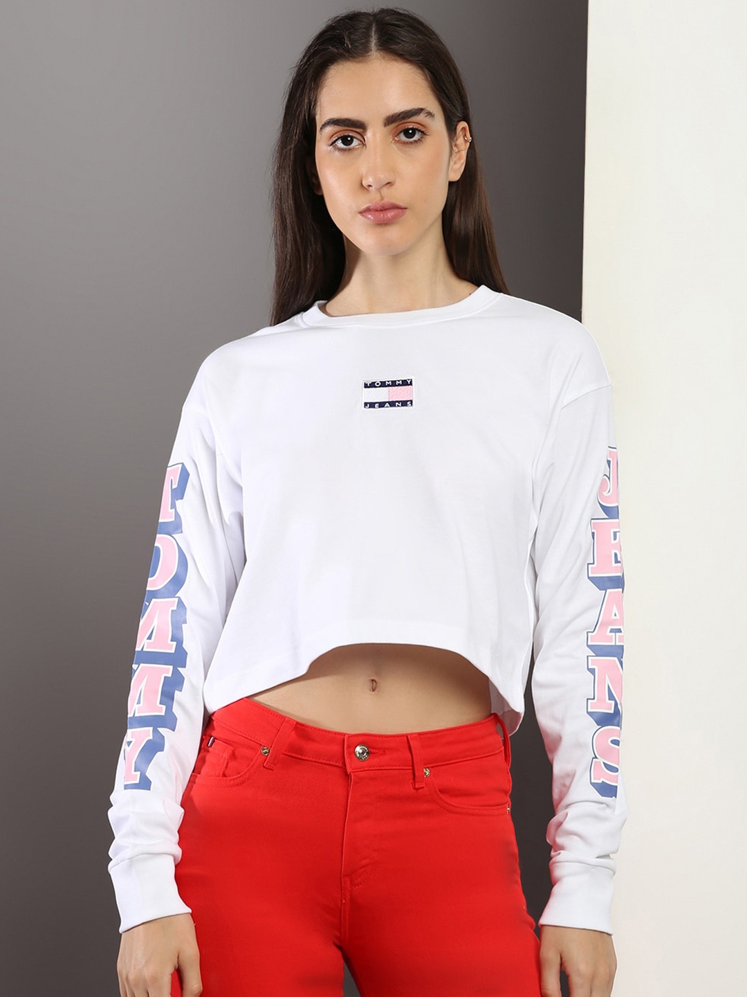 

Tommy Hilfiger Typography Printed Drop Shoulder Crop Cotton T-shirt, White