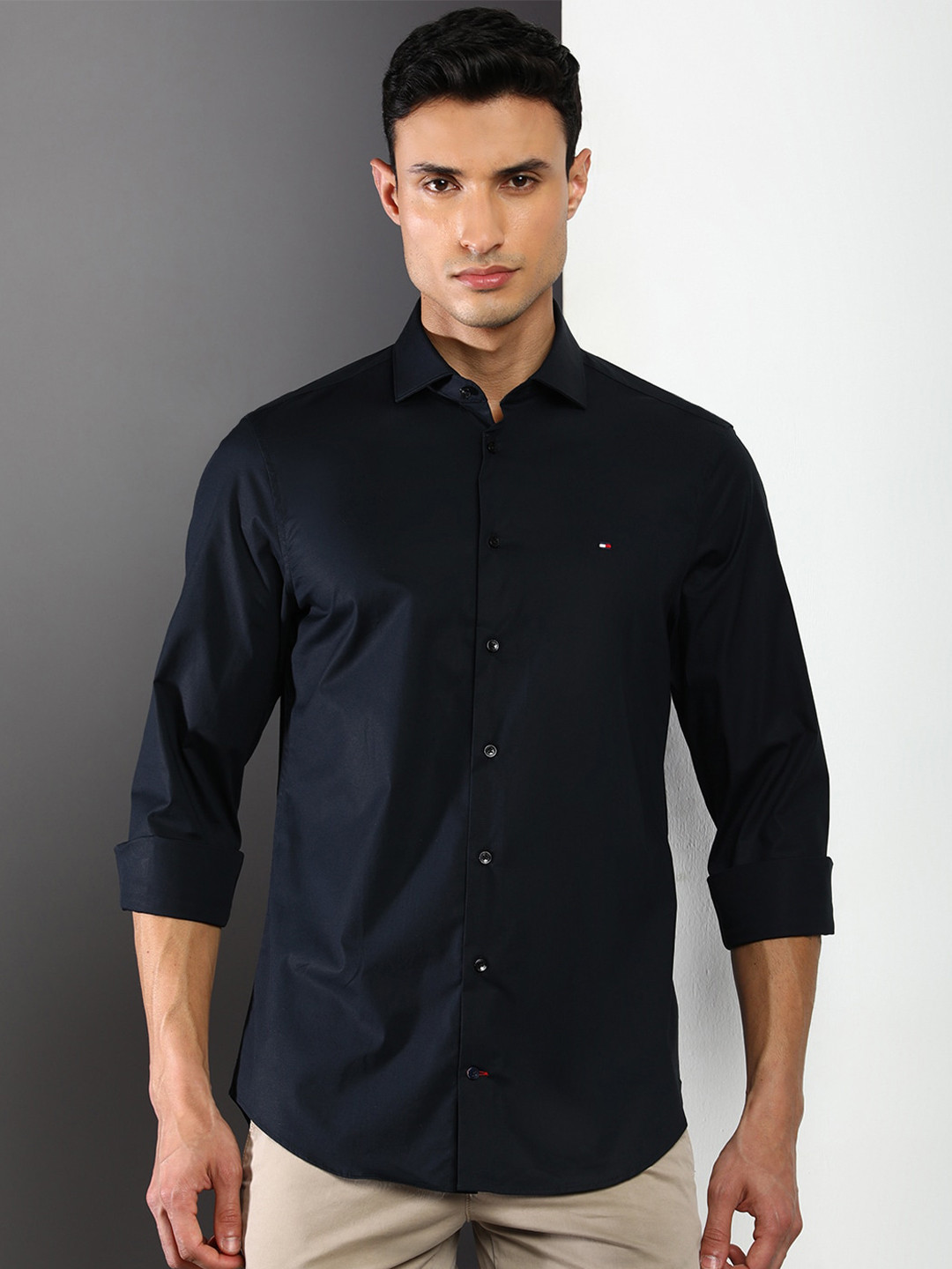 

Tommy Hilfiger Cotton Cutaway Collar Slim Fit Casual Shirt, Black