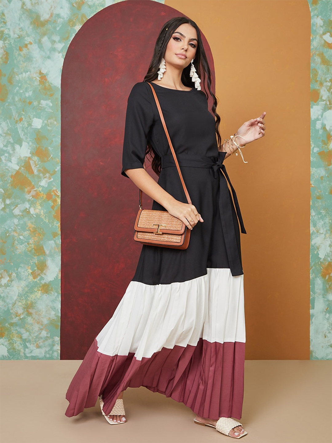 

Styli Black Colourblocked Maxi Dress