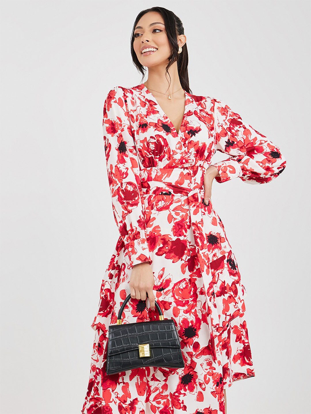 

Styli Off White Floral Midi Dress