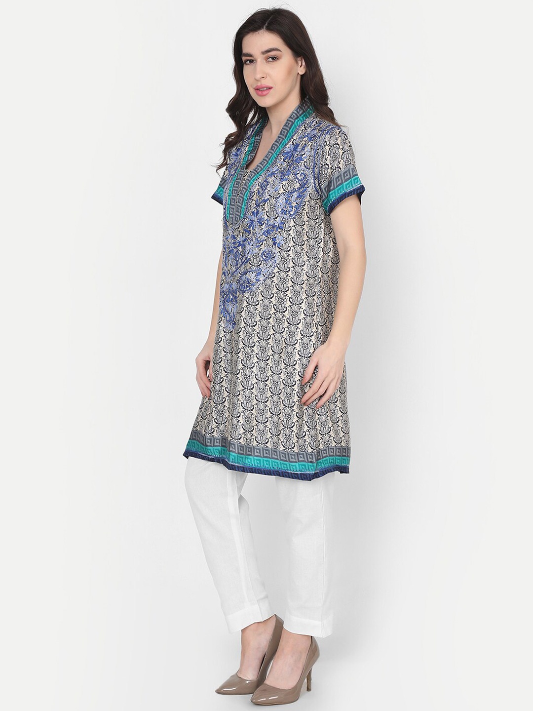 

HOUSE OF KARI Floral Embroidered Tunic, Blue