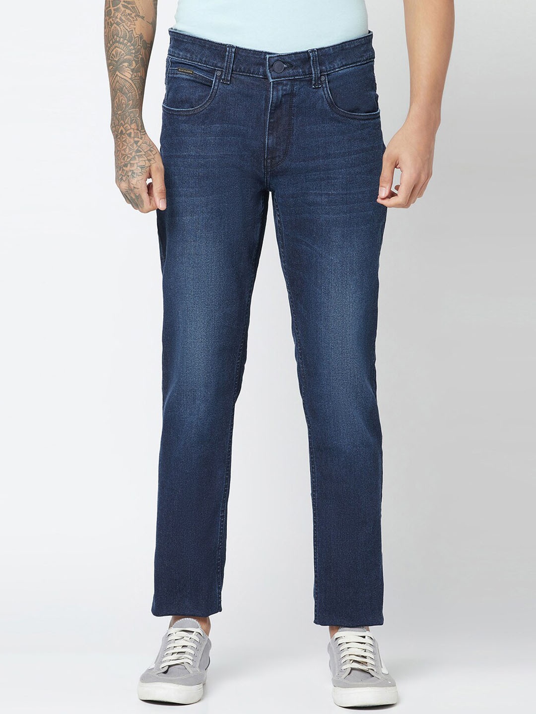 

Blue Buddha Men Slim Fit Light Fade Stretchable Jeans