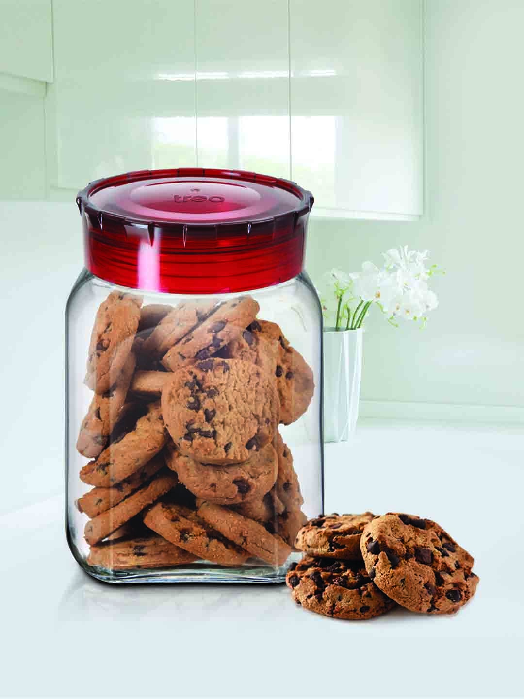 

Treo Square Transparent Glass Square Jar With Lid 2.35 L