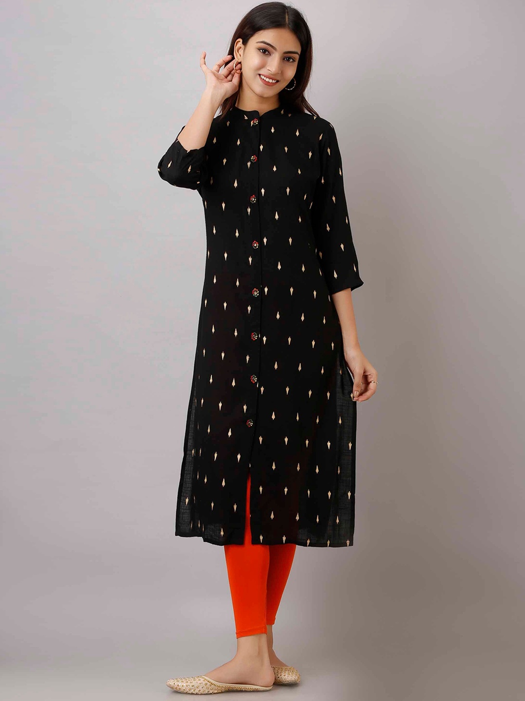

Pankvi Geometric Foil Printed Band Collar Kurta, Black