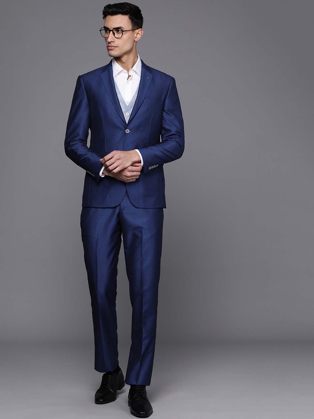 

Louis Philippe Men Textured Slim-Fit Single-Breasted Three-Piece Suit, Navy blue