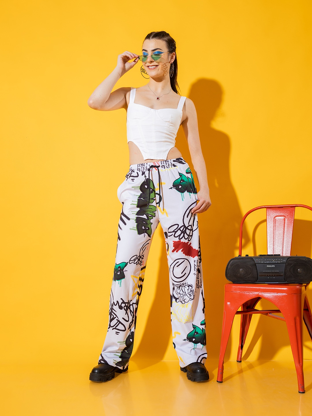

Stylecast X Hersheinbox Women Abstract Print Regular Fit Mid-Rise Woven Pleated Trousers, White