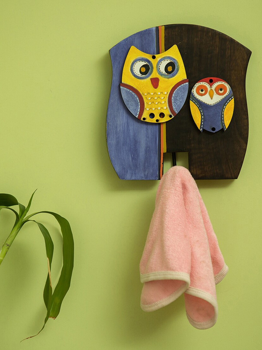 

ExclusiveLane Twin Owl Motifs Wall Towel Cum Cloth Hanger, Brown