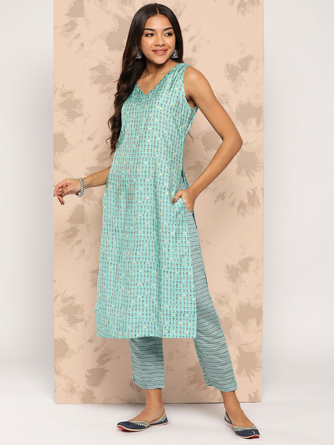 

Libas Women Blue Floral Printed Regular Kurta with Trousers