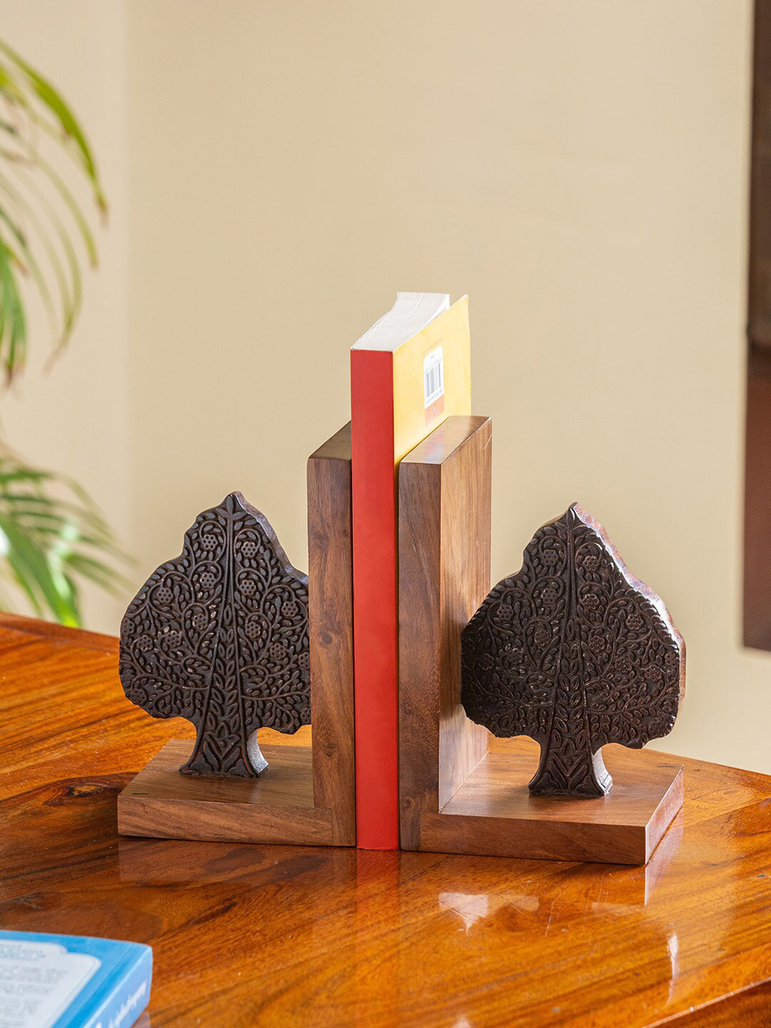 

ExclusiveLane Ace of Spades Brown 2 Pcs Self-Design Wooden Book Ends Organiser