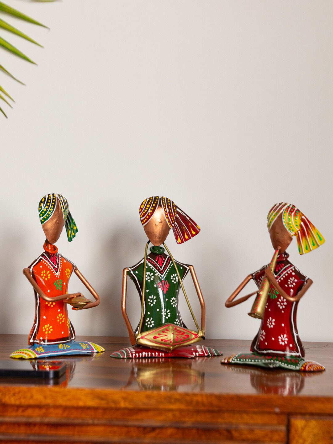 

ExclusiveLane 3 Pcs Green & Red Rajasthani Musical Trio Showpieces