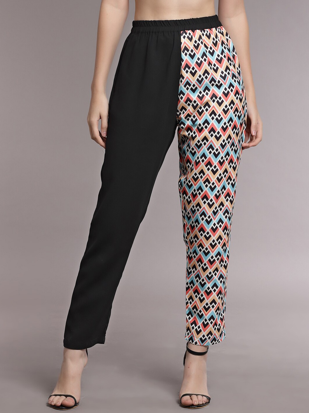 

KASSUALLY Women Printed Tapered Fit Pleated Trousers, Black