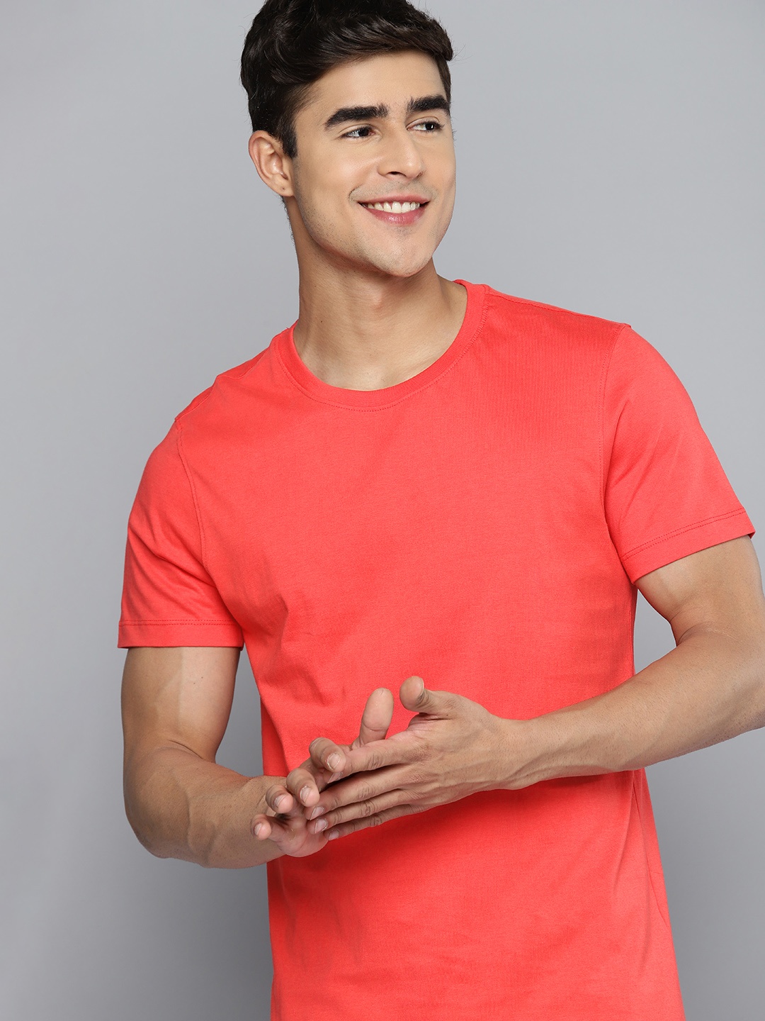 

Mast & Harbour Solid Pure Cotton T-shirt, Red