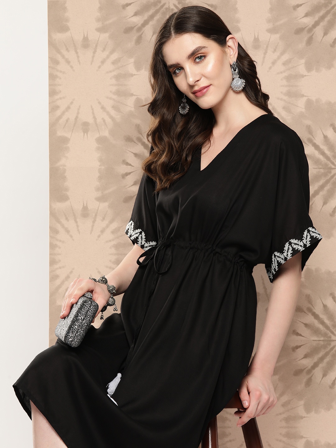 

Sangria Solid A-Line Midi Dress, Black
