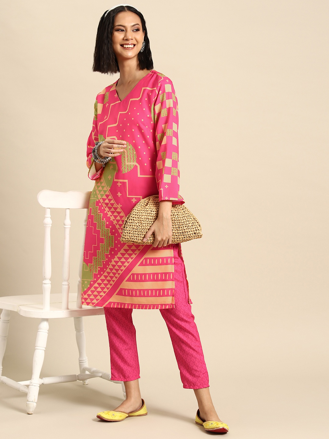 

Sangria Printed Regular Kurta with Trousers, Pink