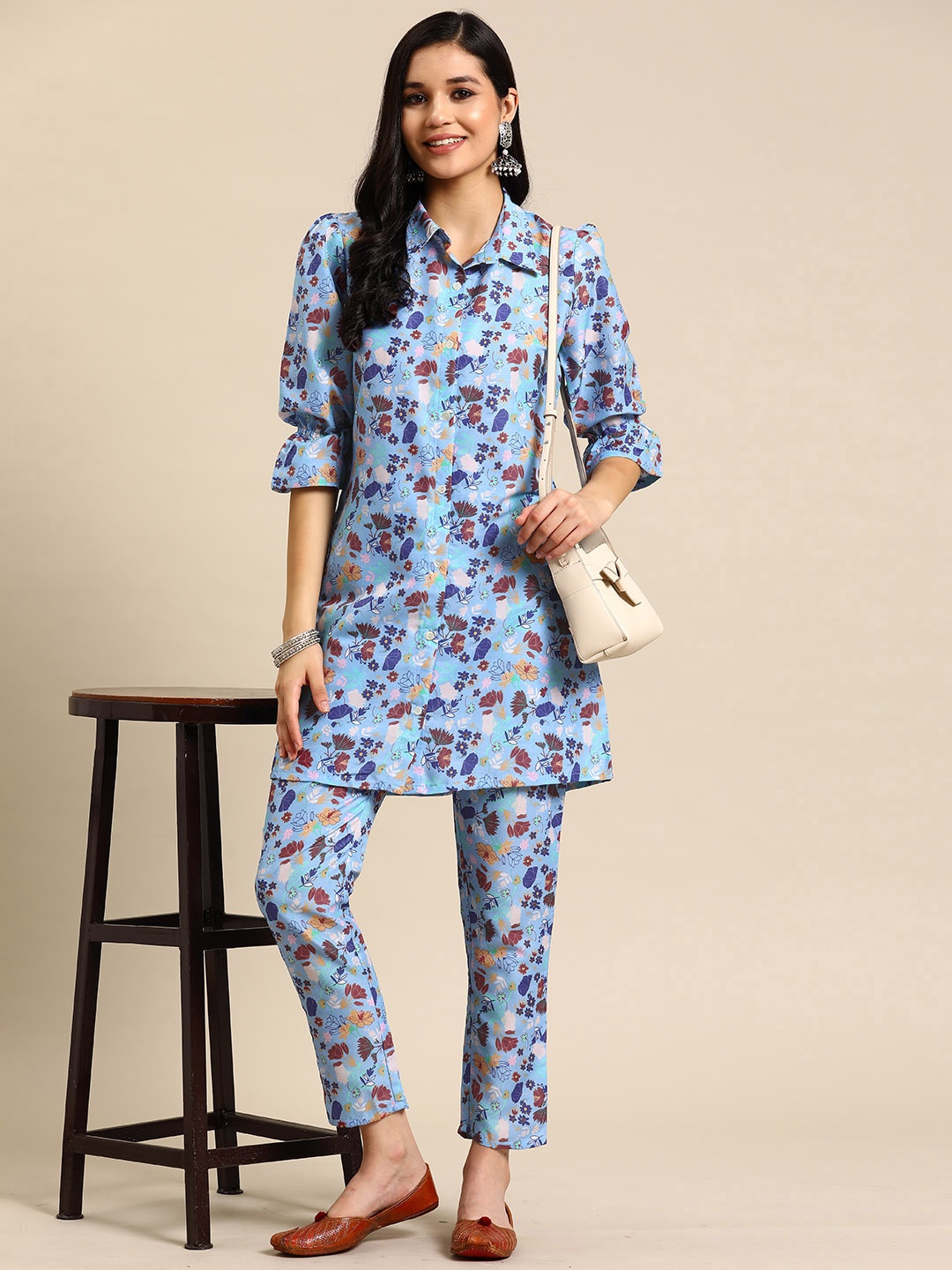 

Sangria Floral Print Kurta with Trousers, Blue