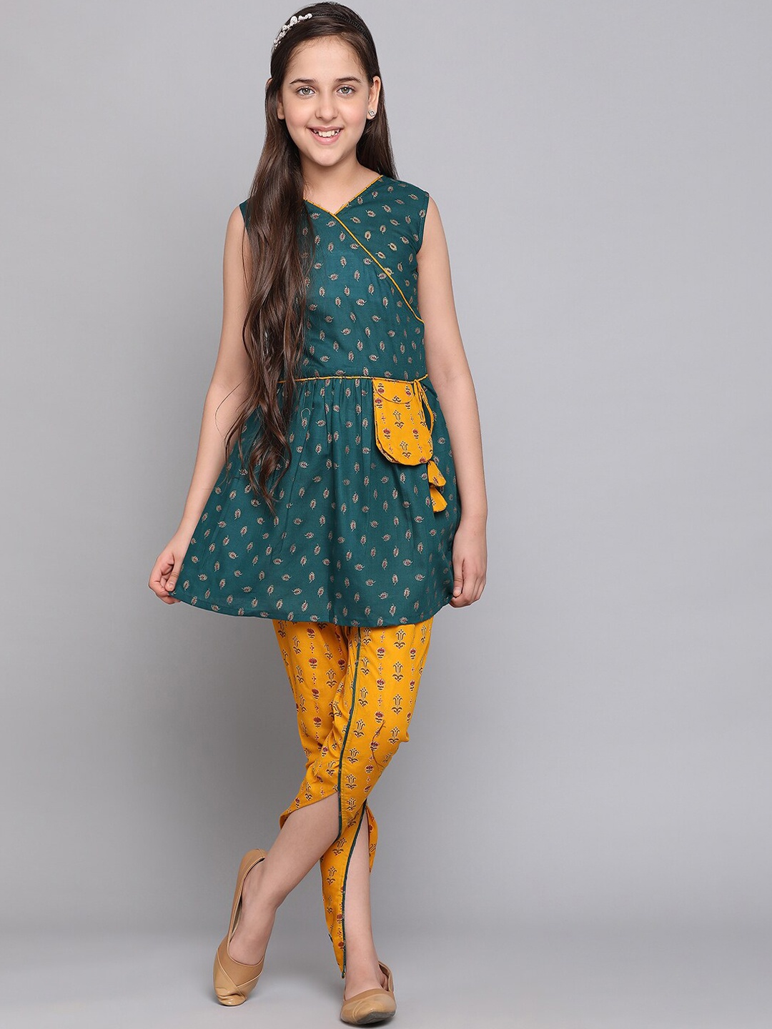 

J Turritopsis Girls Ethnic Motifs Printed Angrakha Kurta with Dhoti Pants, Green