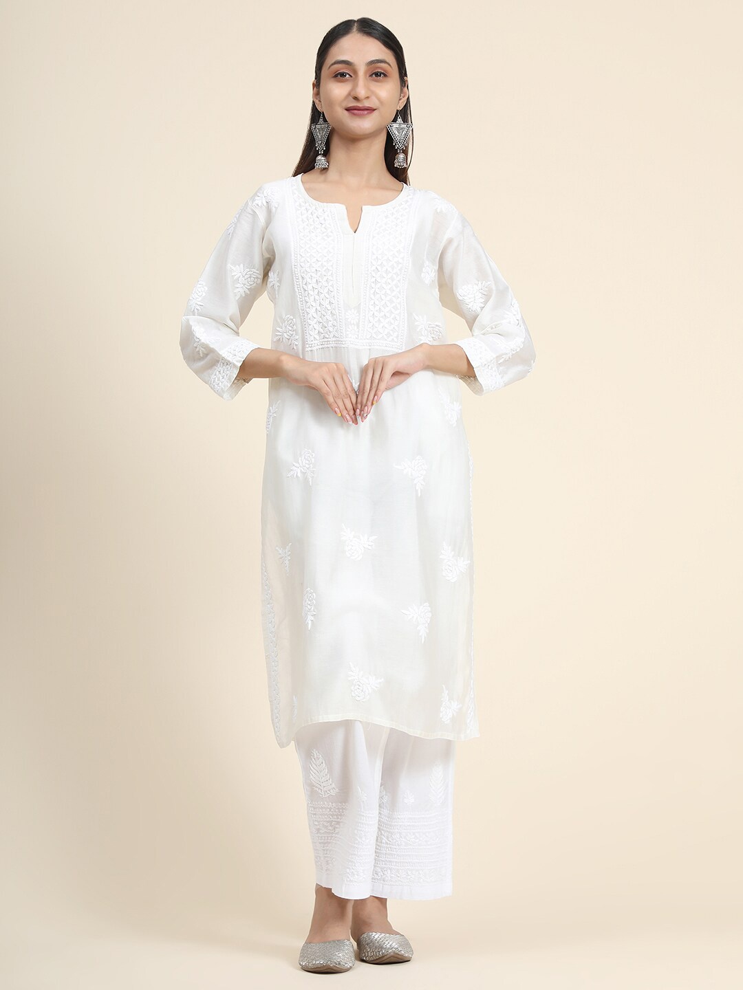 

HOUSE OF KARI Floral Embroidered Notch Neck Straight Chanderi Silk Kurta, White