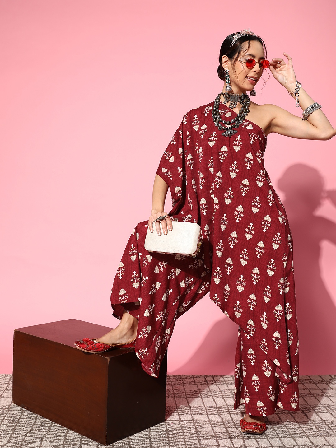 

InWeave Ethnic Motifs Printed Kurta with Palazzos, Maroon