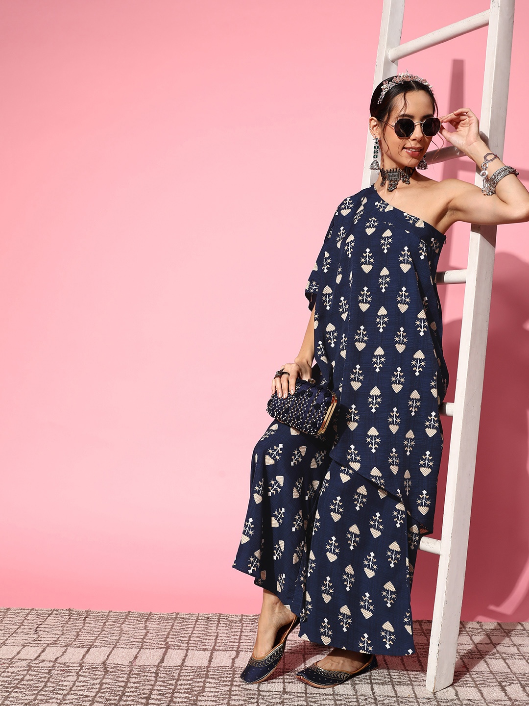 

InWeave Ethnic Motifs Printed Kurta with Palazzos, Navy blue