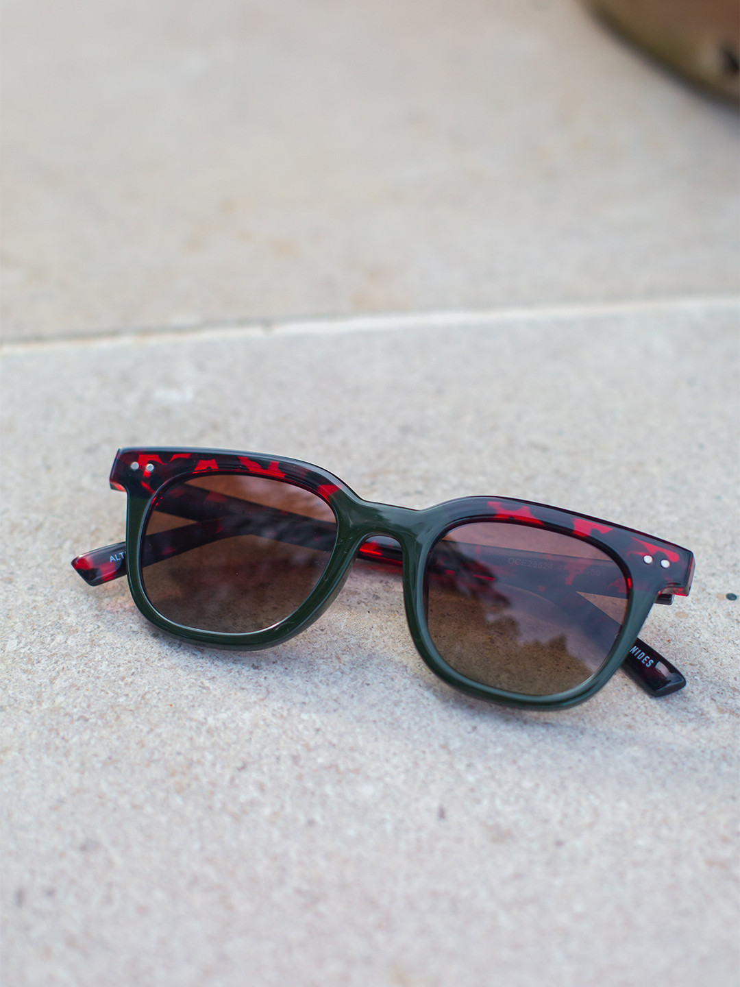 

OCEANIDES Wayfarer Sunglasses with Polarised and UV Protected Lens Altea_Blue-Blanco Verde