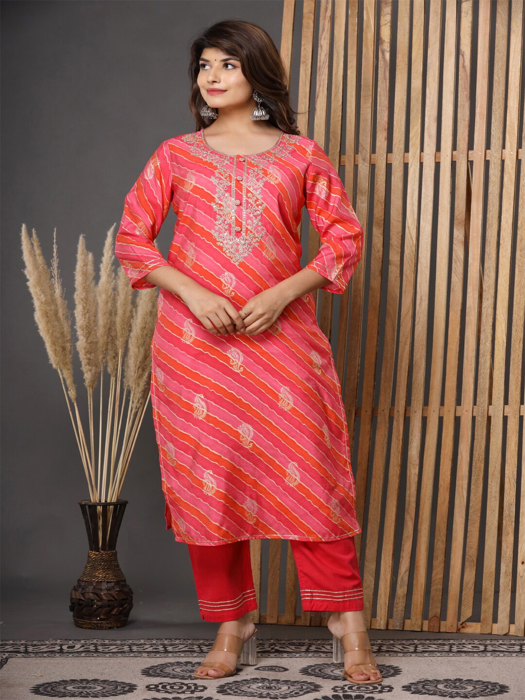 

Mishpra Leheriya Printed Thread Work Muslin Kurta, Red