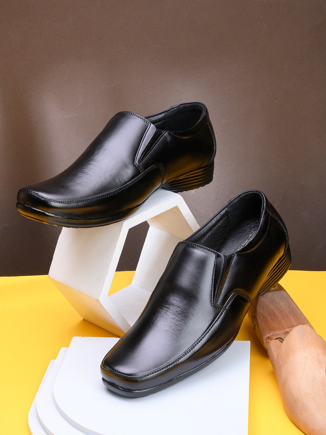

Fashion Victim Men Leather Formal Slip On Shoes, Black