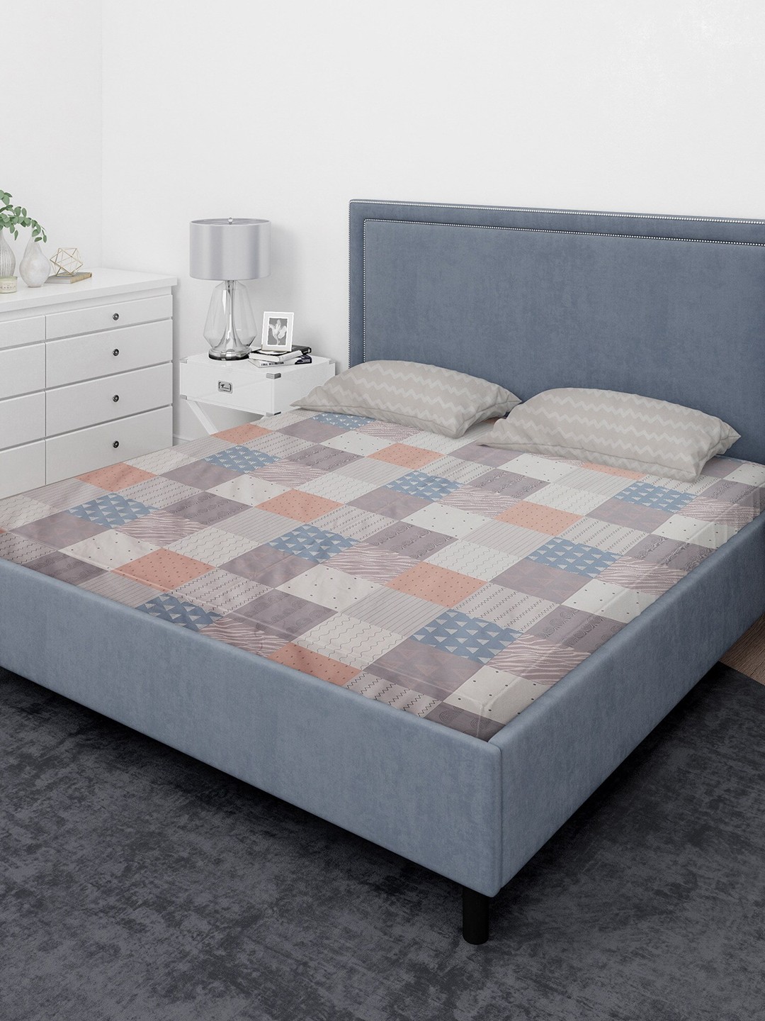 

Miaz Lifestyle Off White & Grey Geometric 210 TC King Bedsheet with 2 Pillow Covers