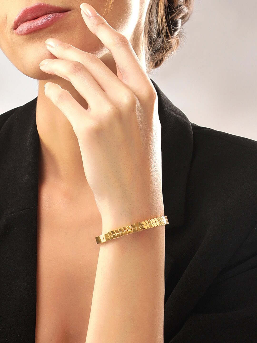 

Rubans Voguish Women 18K Gold-Plated Bangle-Style Bracelet