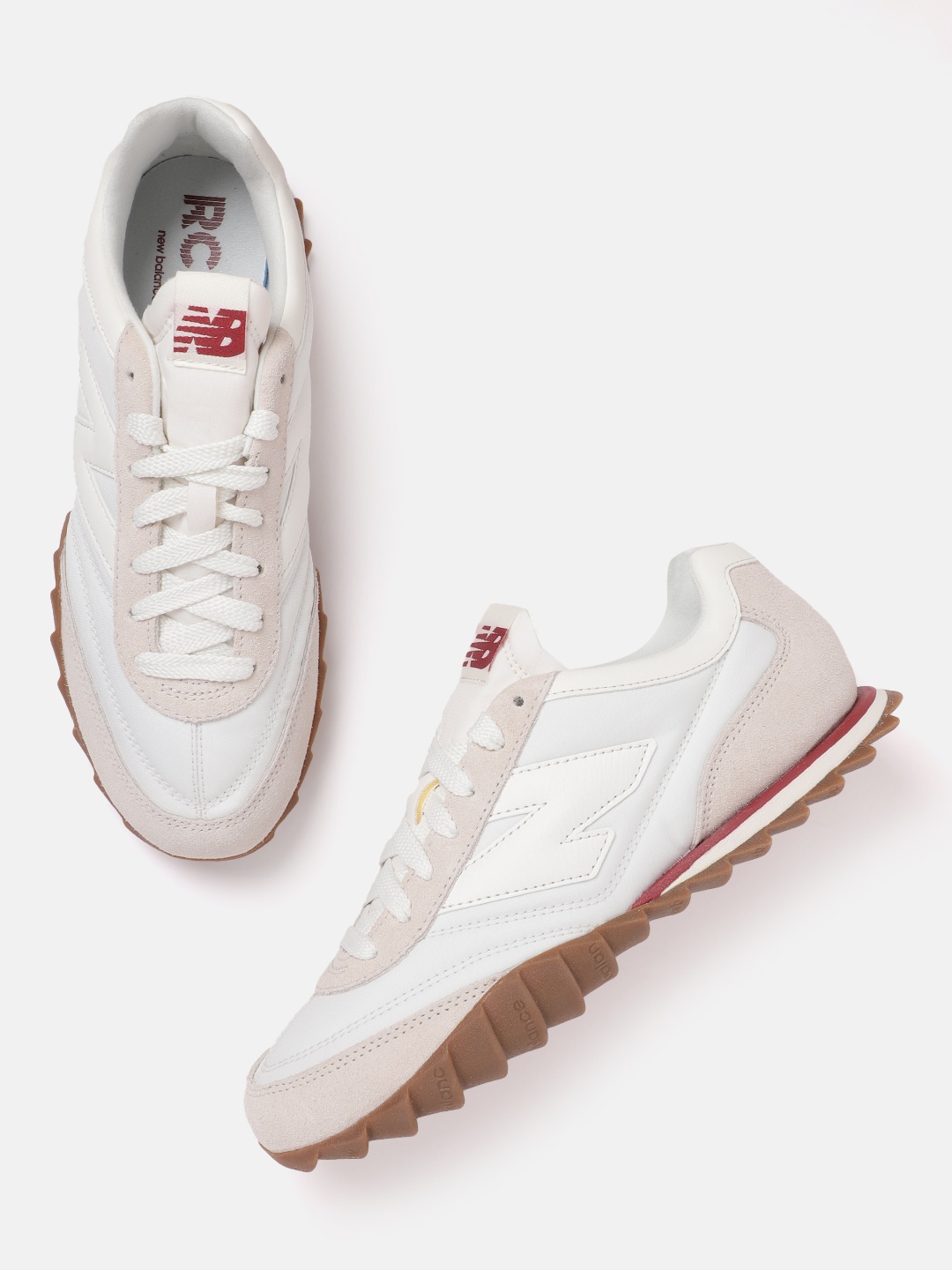 

New Balance Men Round-Toe RC 30 Sports Shoes, Off white