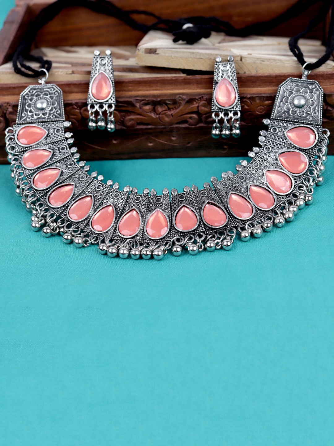 

VAGHBHATT Oxidised Silver-Plated Stone Studded With Ghunghroo Jewellery Set, Peach