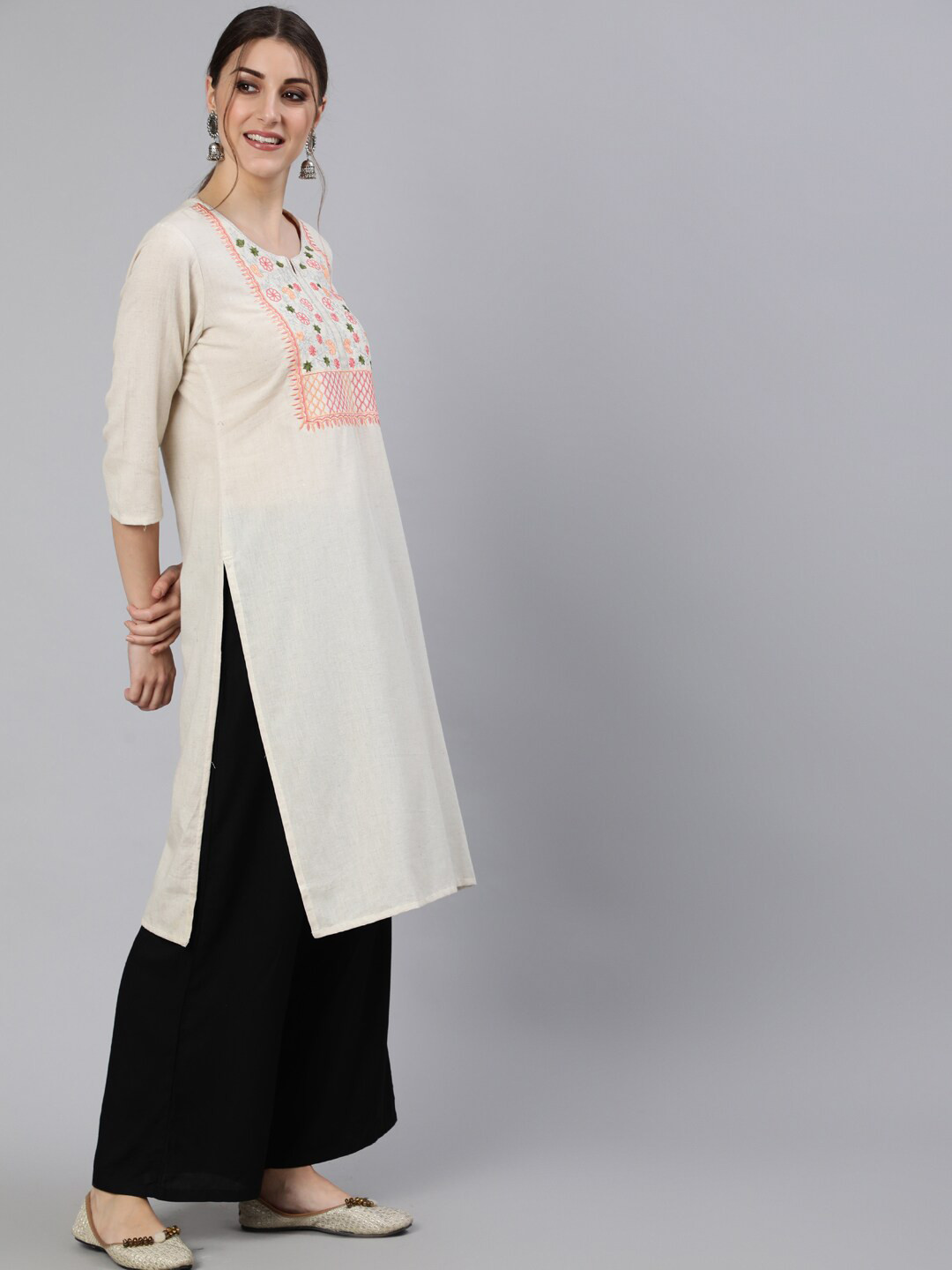 

antaran Floral Embroidered Thread Work Cotton Kurta, Off white