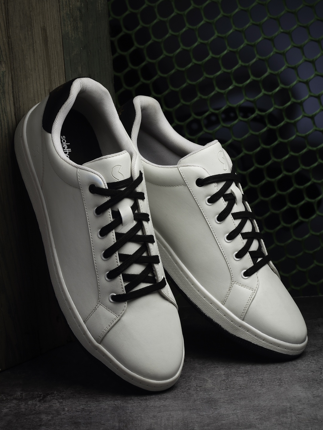 

Solethreads Men Classic Lace-Up Casual Shoes, White