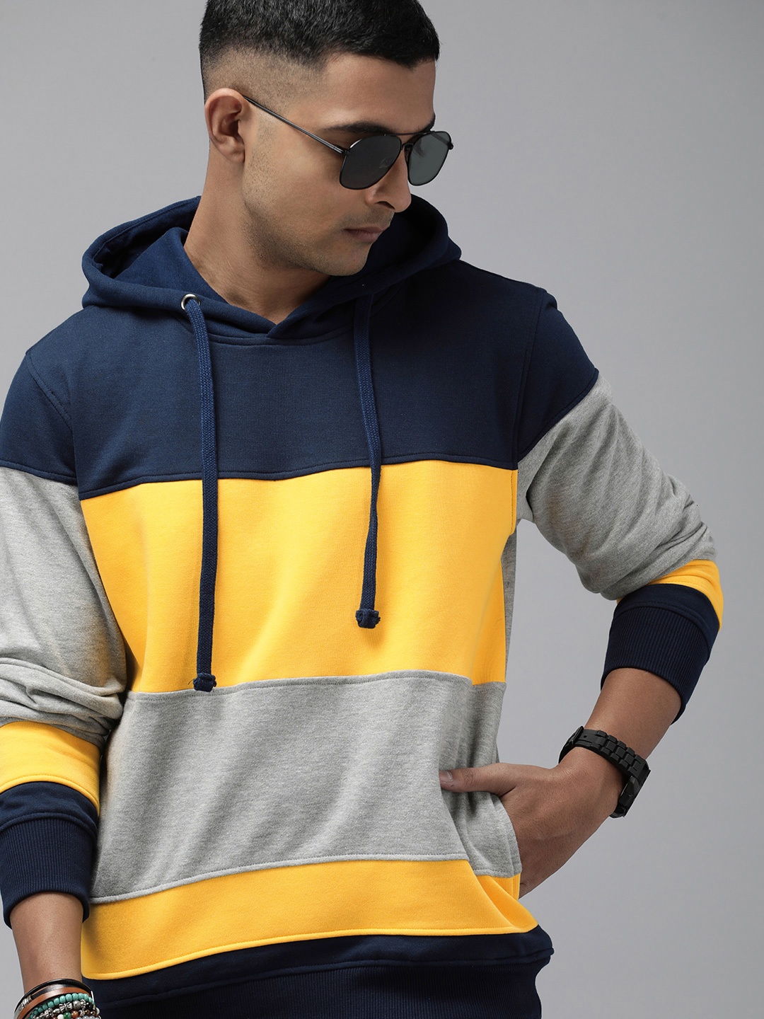 

Roadster Men Colourblocked Hooded Sweatshirt, Grey melange