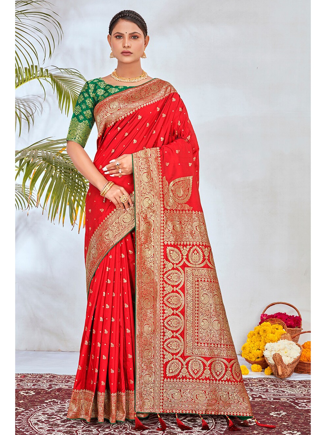 

MONJOLIKA FASHION Ethnic Motifs Woven Design Zari Banarasi Saree, Red