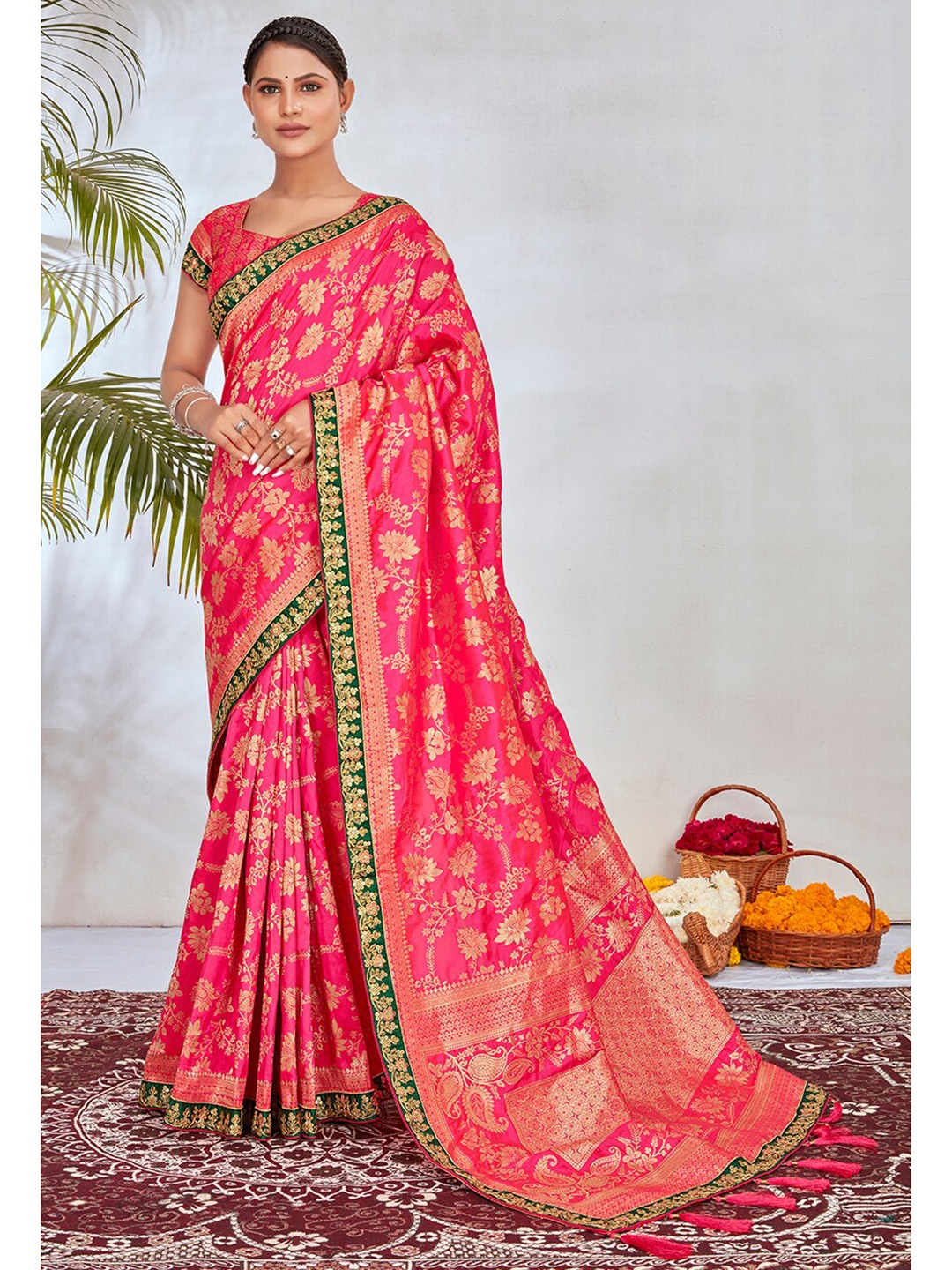 

MONJOLIKA FASHION Floral Woven Design Zari Banarasi Saree, Pink