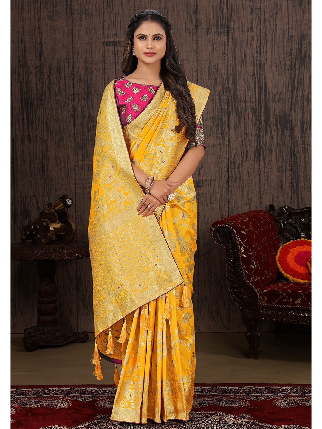 

MONJOLIKA FASHION Floral Woven Design Zari Silk Blend Banarasi Saree, Yellow