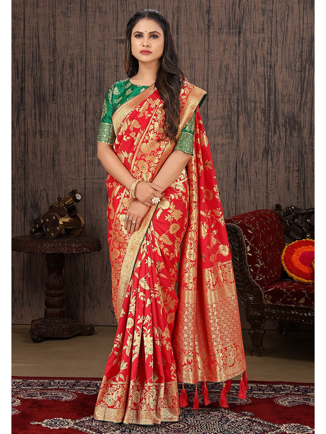 

MONJOLIKA FASHION Floral Motif Woven Design Zari Banarasi Saree, Red