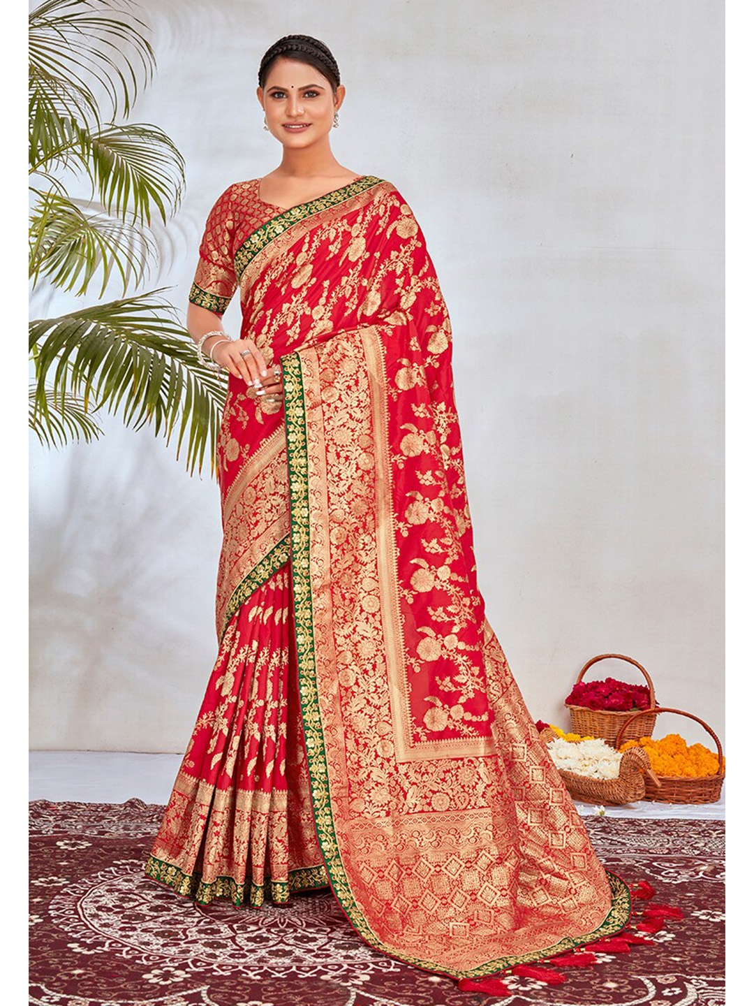 

MONJOLIKA FASHION Floral Woven Design Zari Banarasi Saree, Red