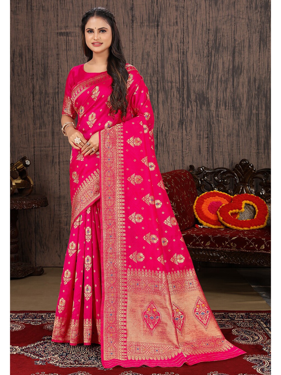 

MONJOLIKA FASHION Floral Woven Design Zari Banarasi Saree, Magenta