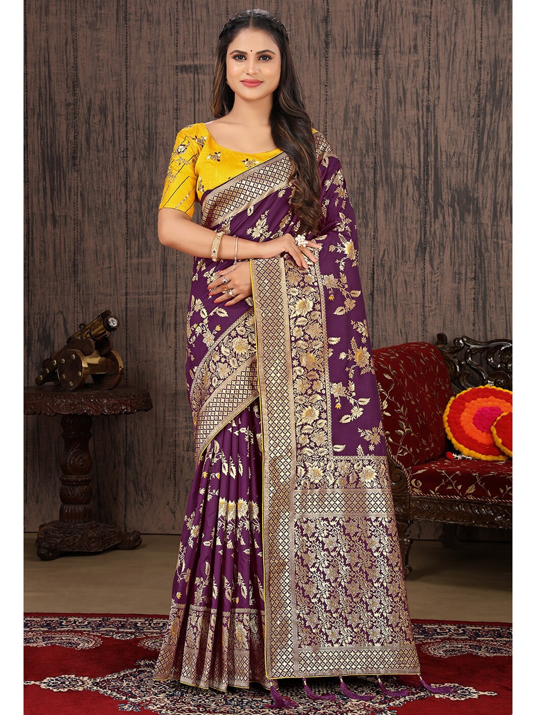 

MONJOLIKA FASHION Ethnic Motifs Woven Design Zari Banarasi Saree, Purple