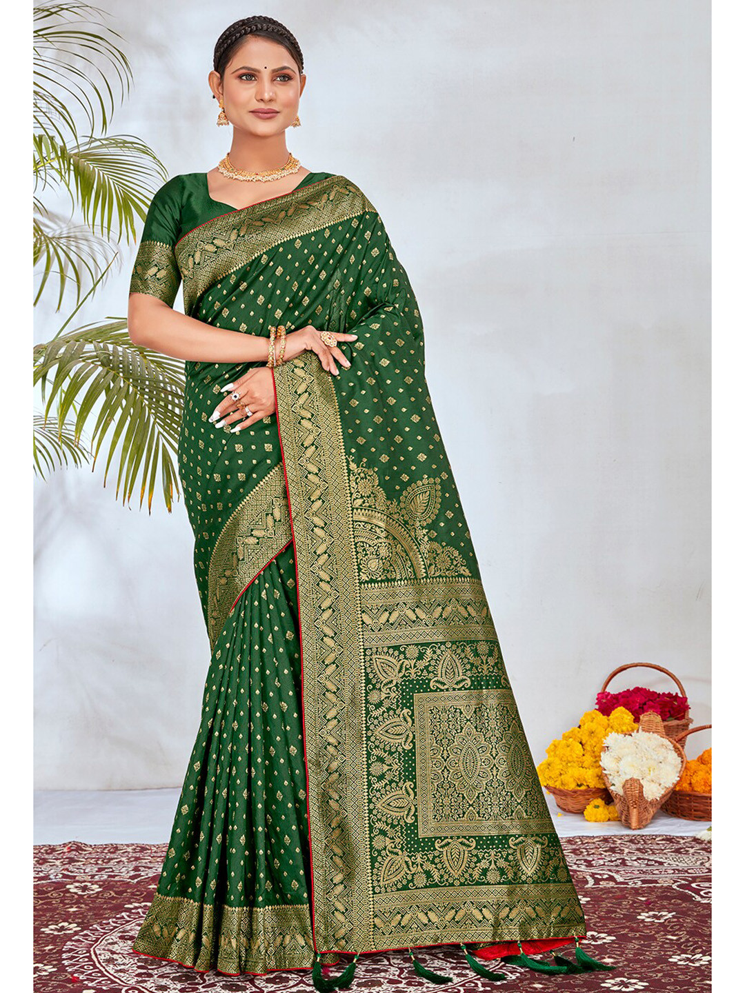 

MONJOLIKA FASHION Ethnic Woven Design Zari Banarasi Saree, Green