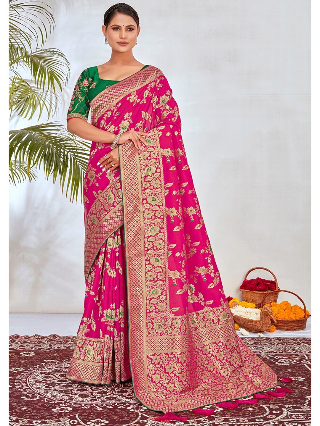 

MONJOLIKA FASHION Floral Woven Design Zari Banarasi Saree, Pink